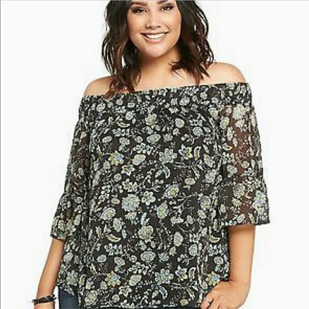 💚Torrid off shoulder floral blouse💚